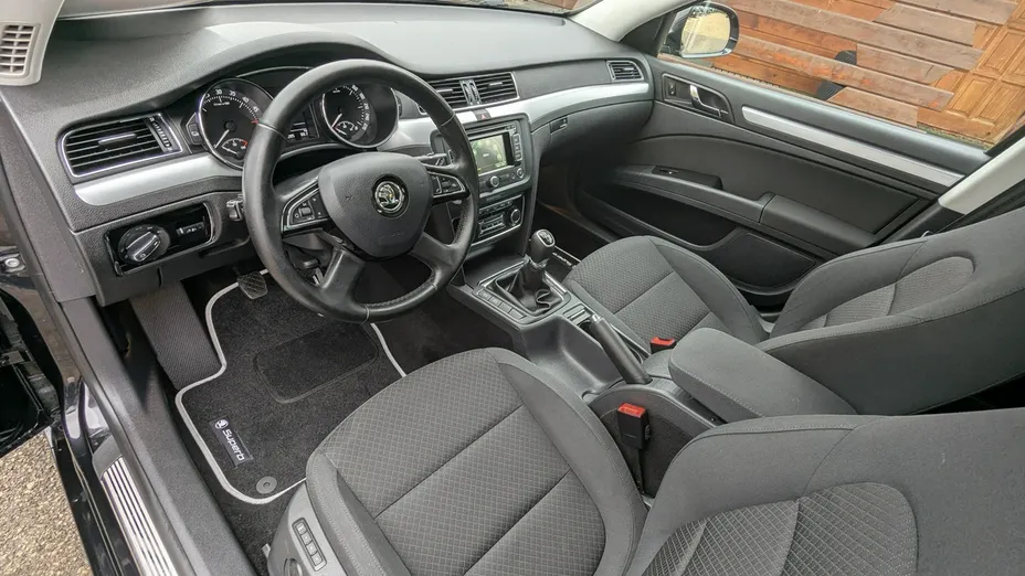 SKODA Superb -