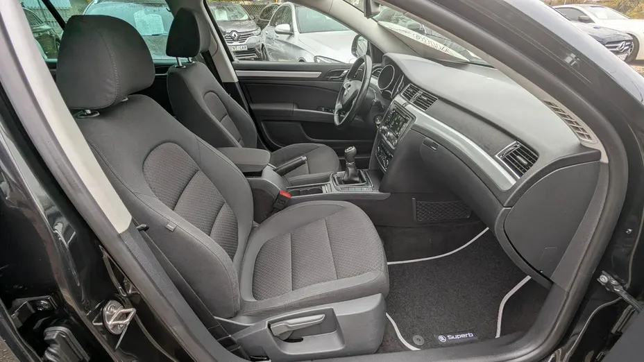 SKODA Superb -