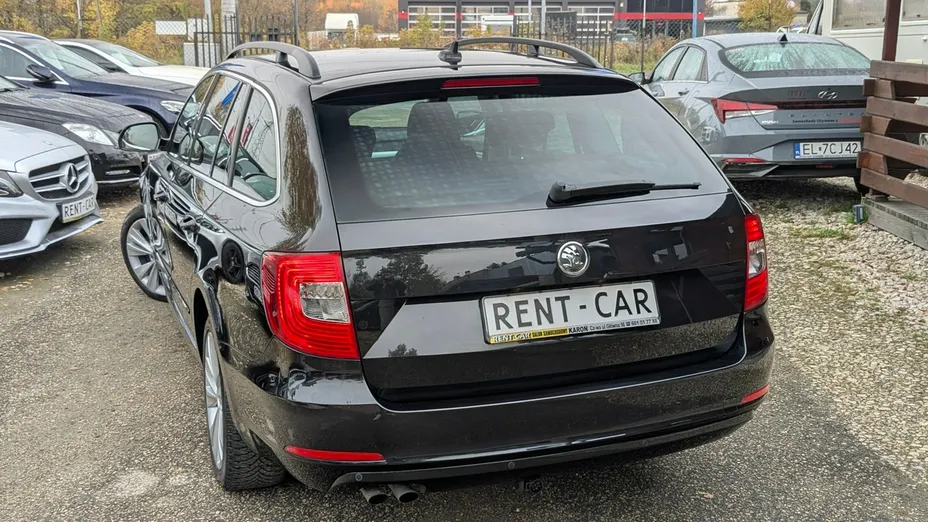 SKODA Superb -