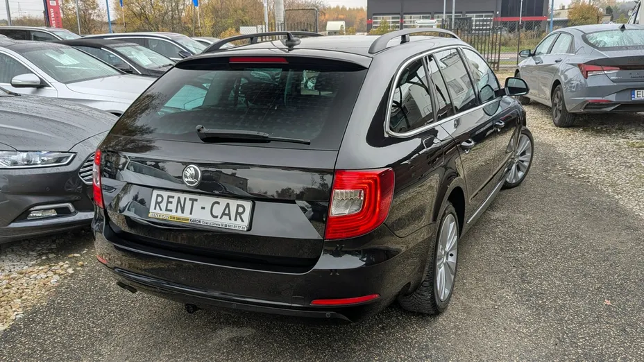 SKODA Superb -