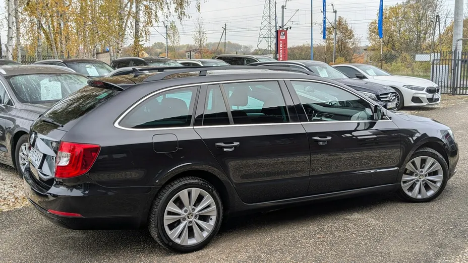SKODA Superb -
