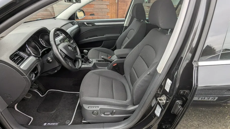 SKODA Superb -