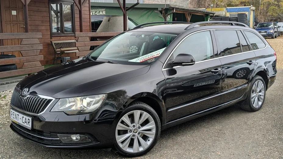 SKODA Superb -