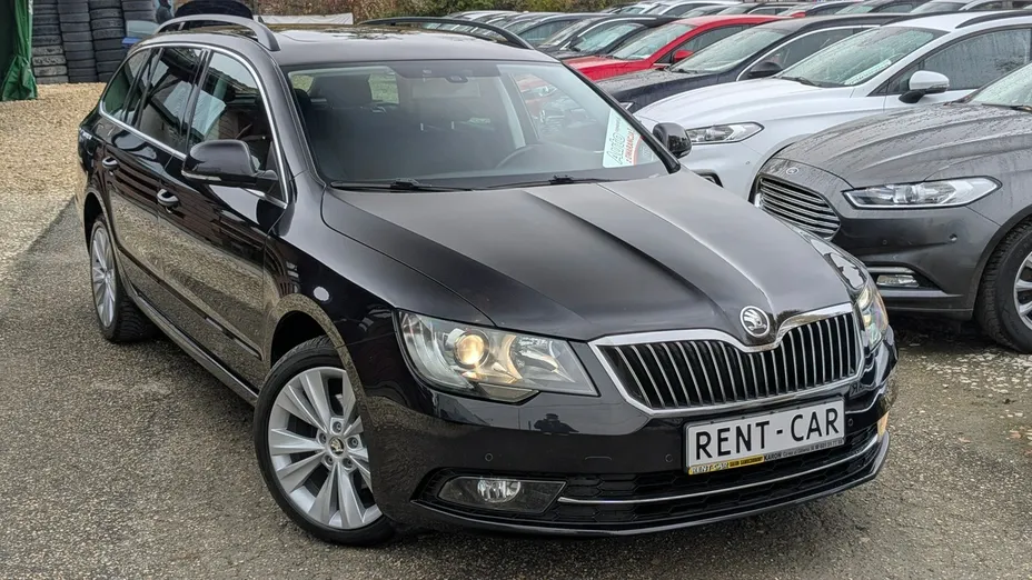 SKODA Superb -