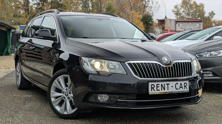 SKODA Superb -