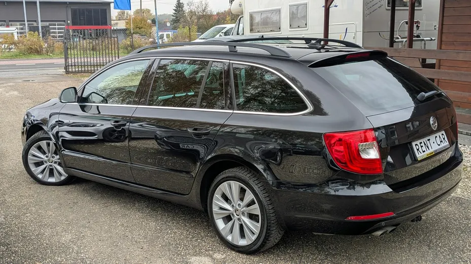 SKODA Superb -