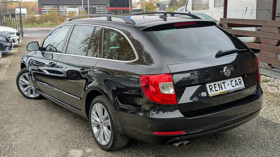 SKODA Superb -