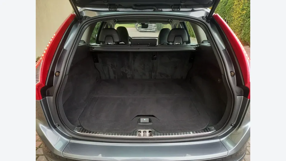 VOLVO XC60 -
