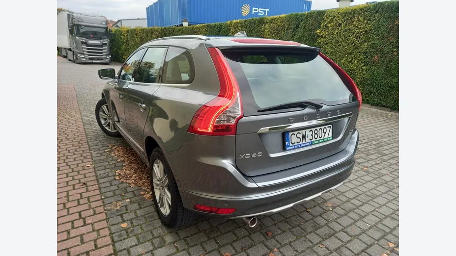 VOLVO XC60 -