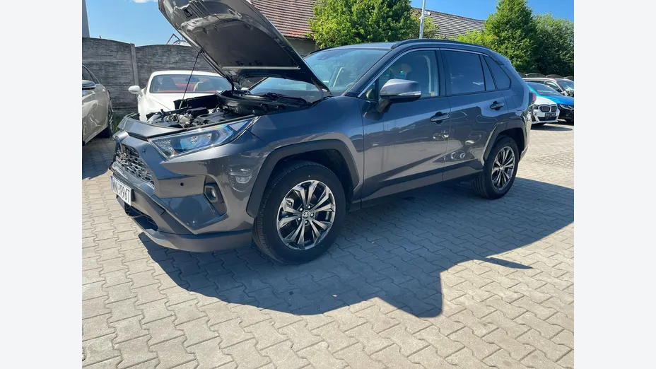 TOYOTA RAV4 -
