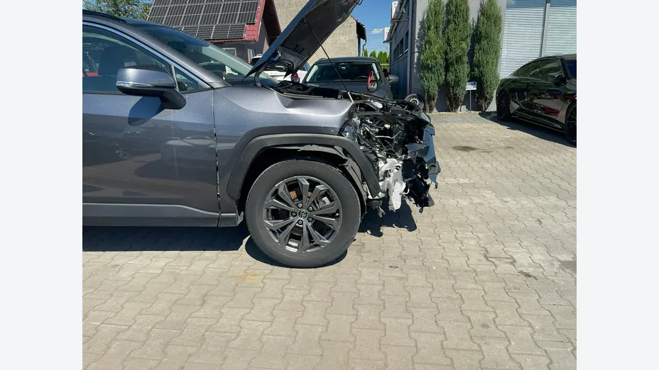 TOYOTA RAV4 -