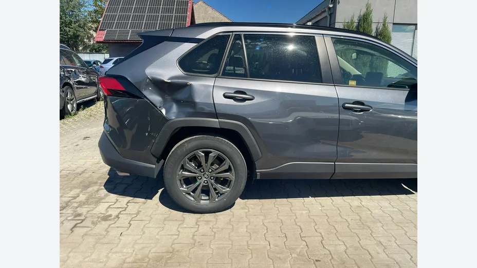 TOYOTA RAV4 -