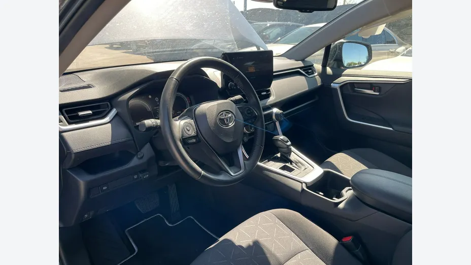 TOYOTA RAV4 -
