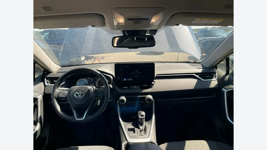 TOYOTA RAV4 -