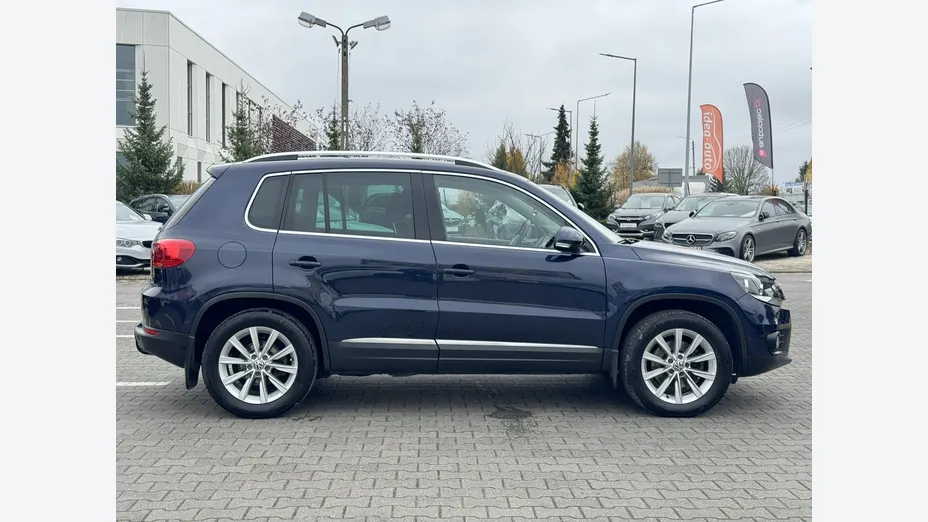 VOLKSWAGEN Tiguan -