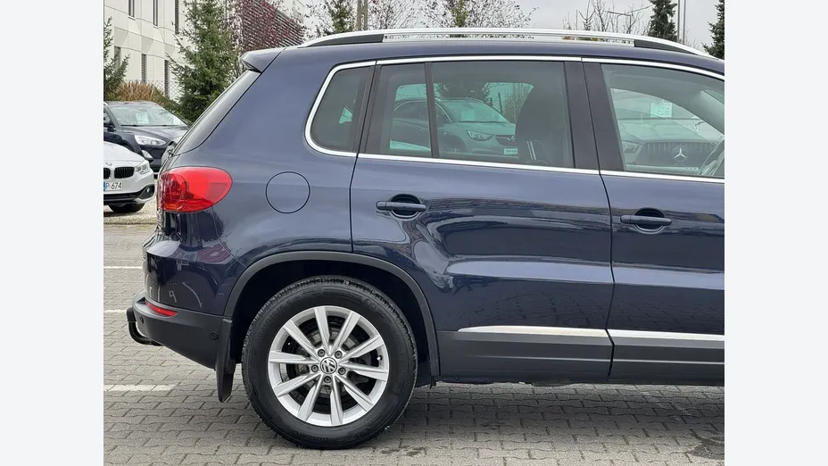 VOLKSWAGEN Tiguan -