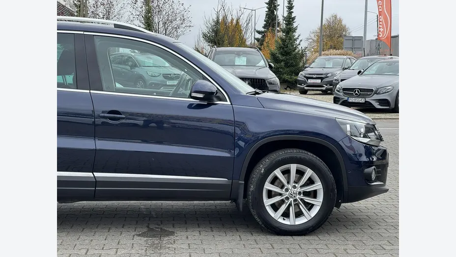 VOLKSWAGEN Tiguan -