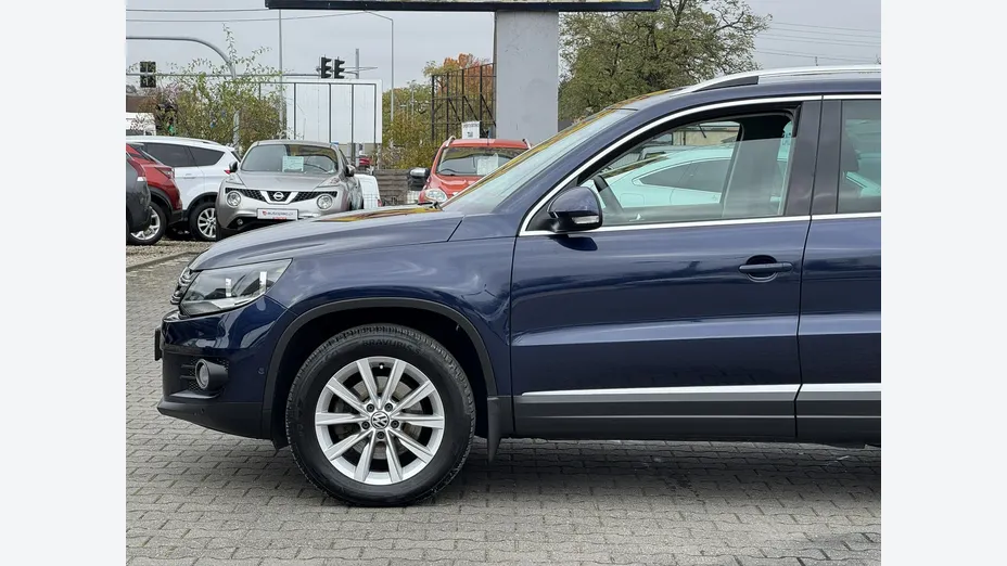 VOLKSWAGEN Tiguan -