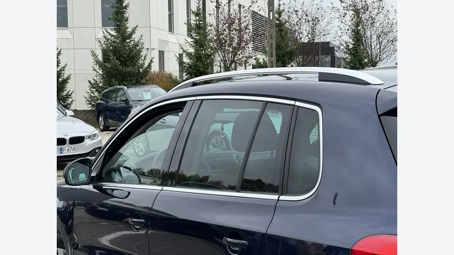 VOLKSWAGEN Tiguan -