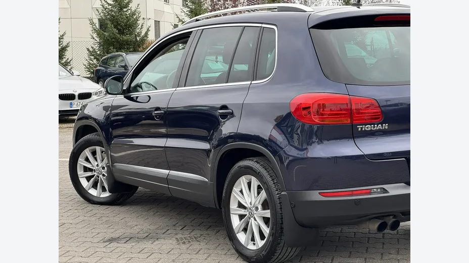 VOLKSWAGEN Tiguan -