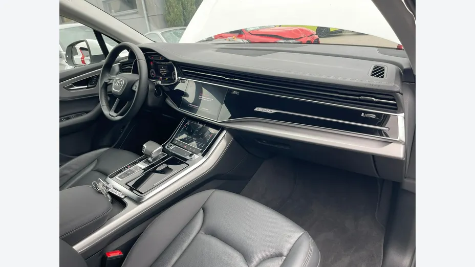 AUDI Q7 -