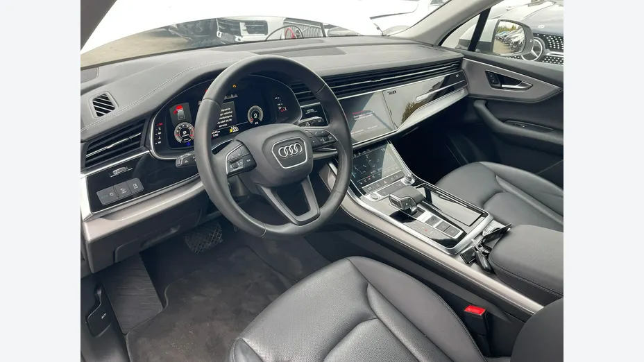 AUDI Q7 -