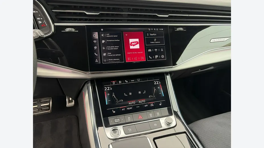 AUDI Q8 -