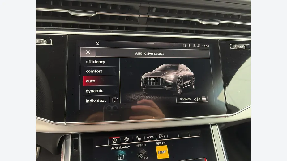 AUDI Q8 -