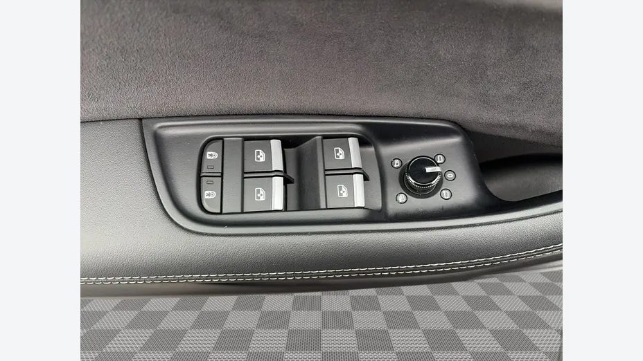 AUDI Q8 -