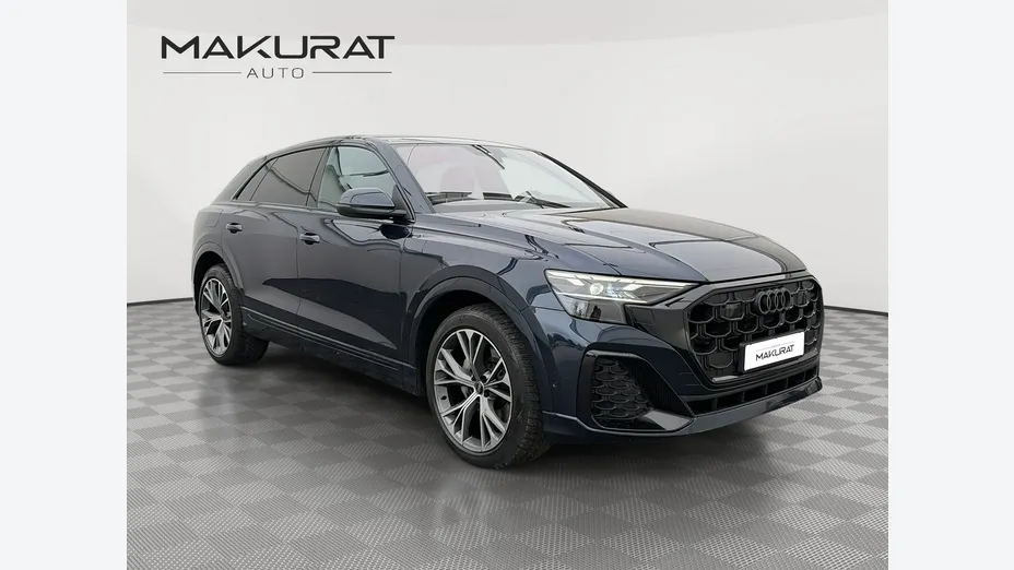 AUDI Q8 -