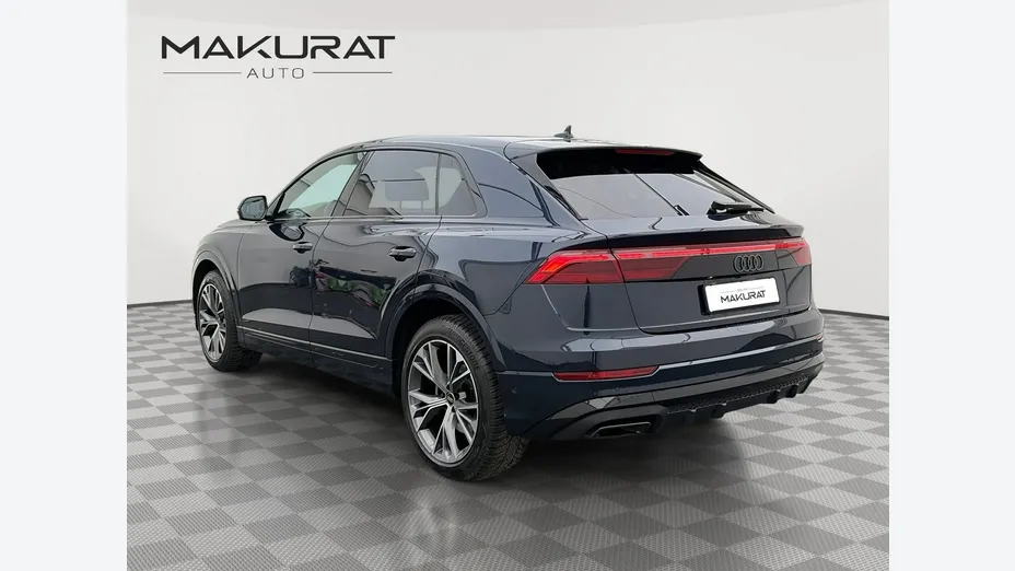 AUDI Q8 -