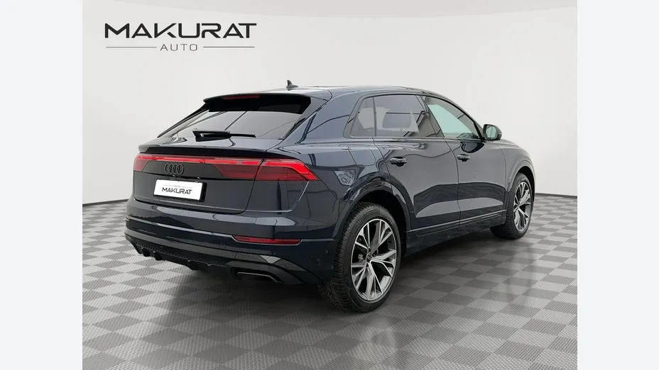 AUDI Q8 -