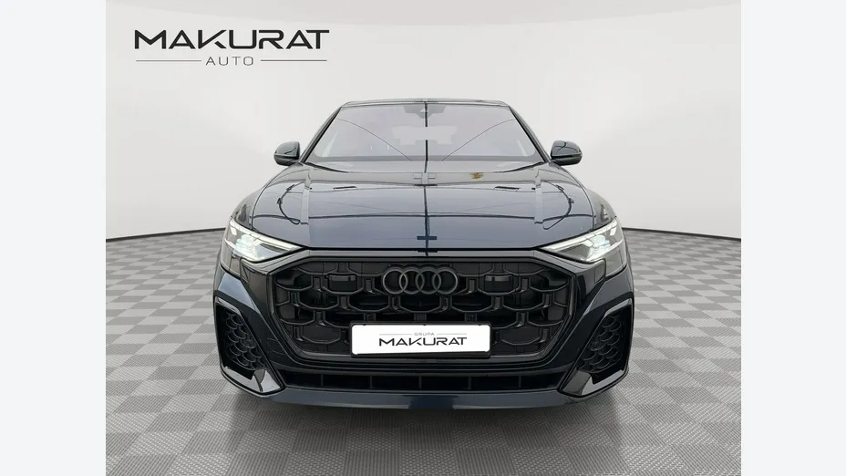 AUDI Q8 -
