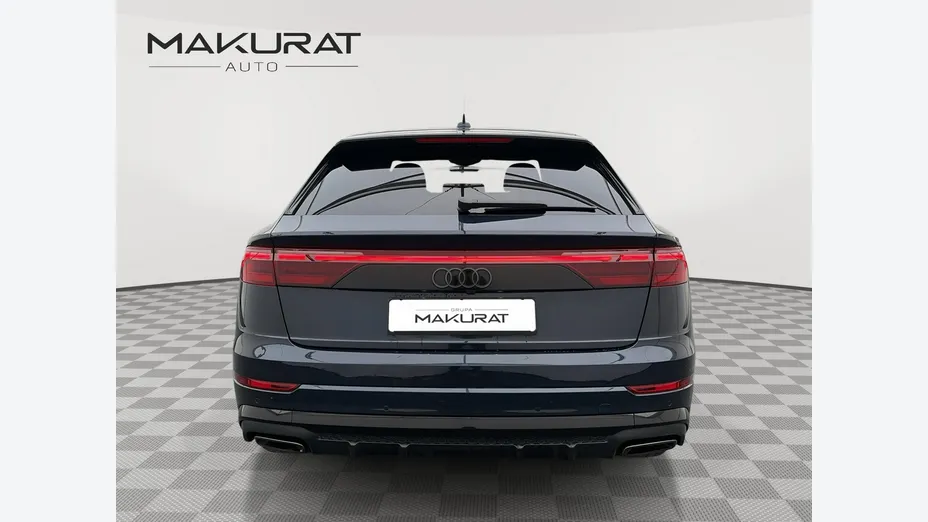 AUDI Q8 -