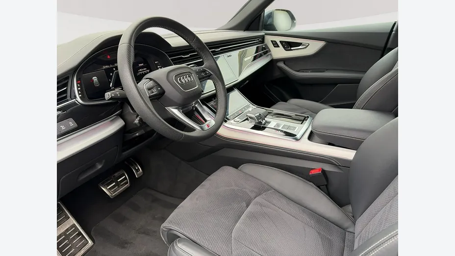 AUDI Q8 -