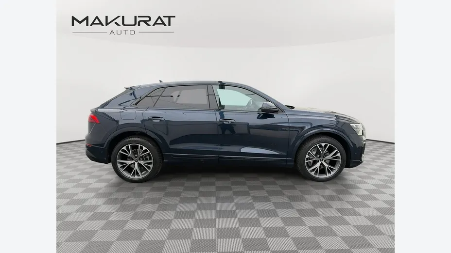 AUDI Q8 -