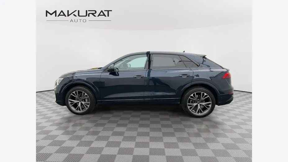 AUDI Q8 -