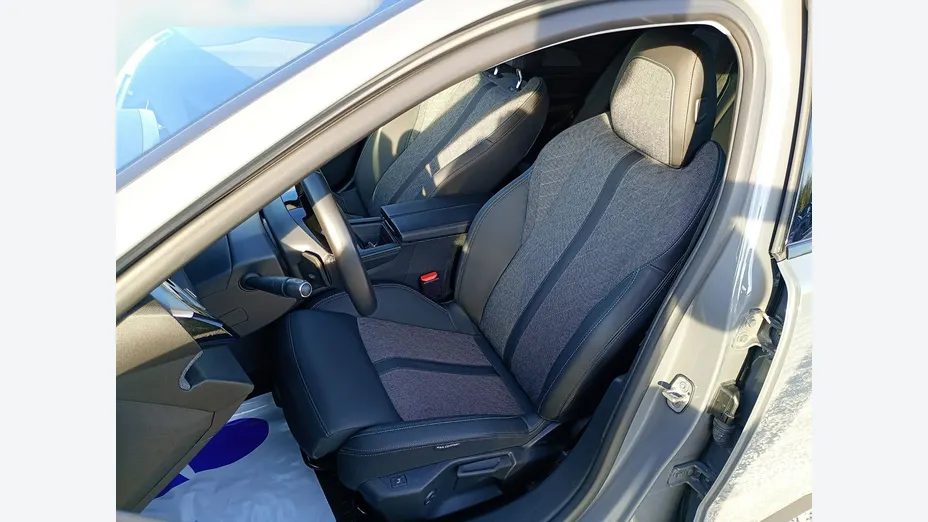 PEUGEOT 408 -