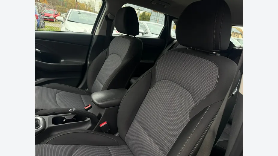 HYUNDAI i30 -