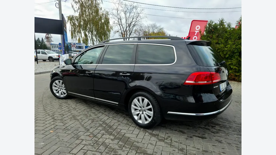 VOLKSWAGEN Passat -