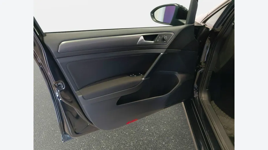 VOLKSWAGEN Golf -