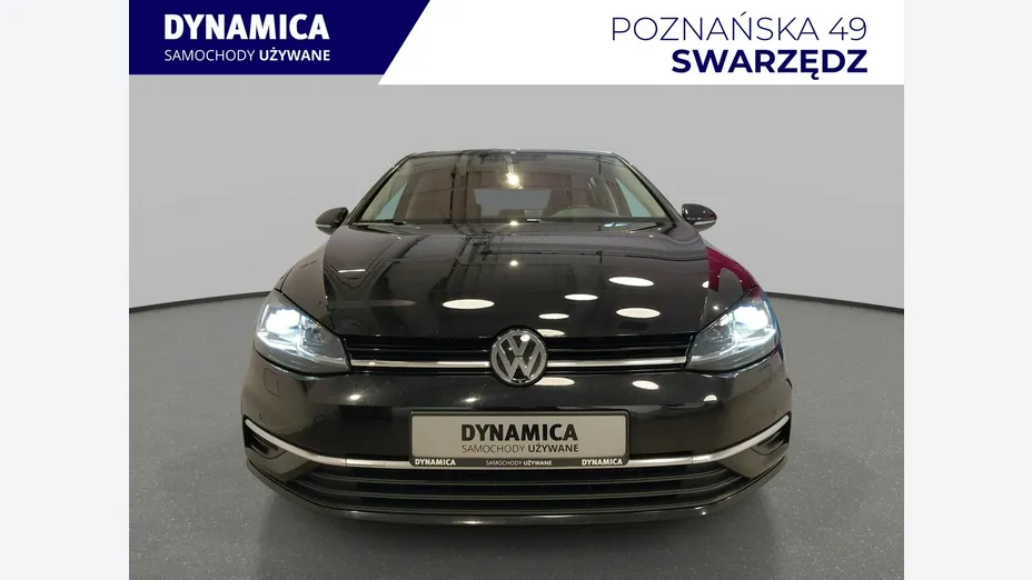VOLKSWAGEN Golf -