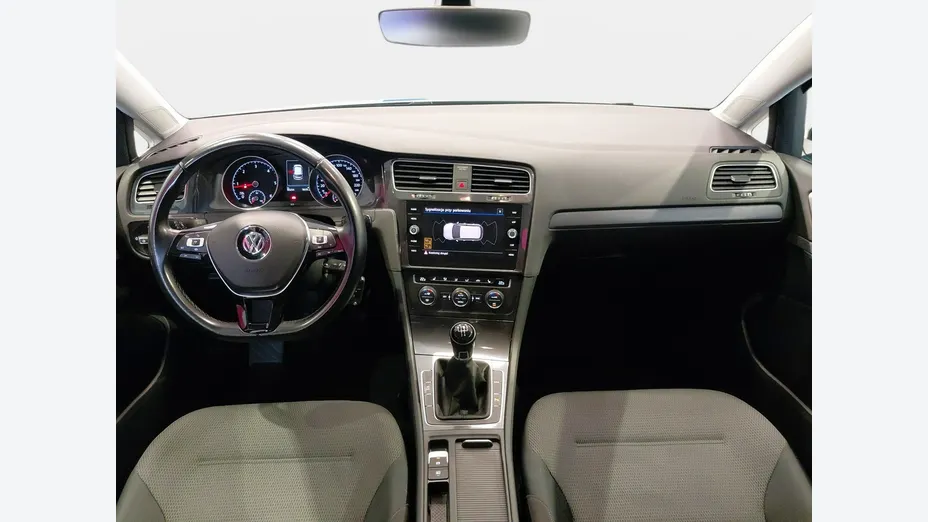 VOLKSWAGEN Golf -