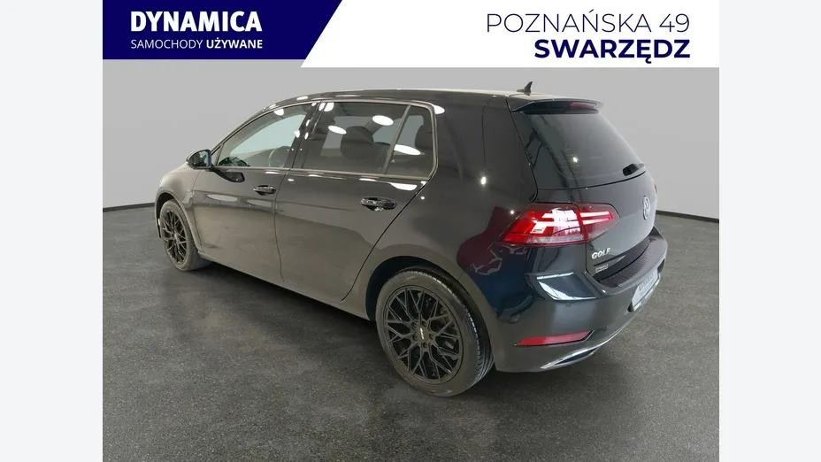 VOLKSWAGEN Golf -