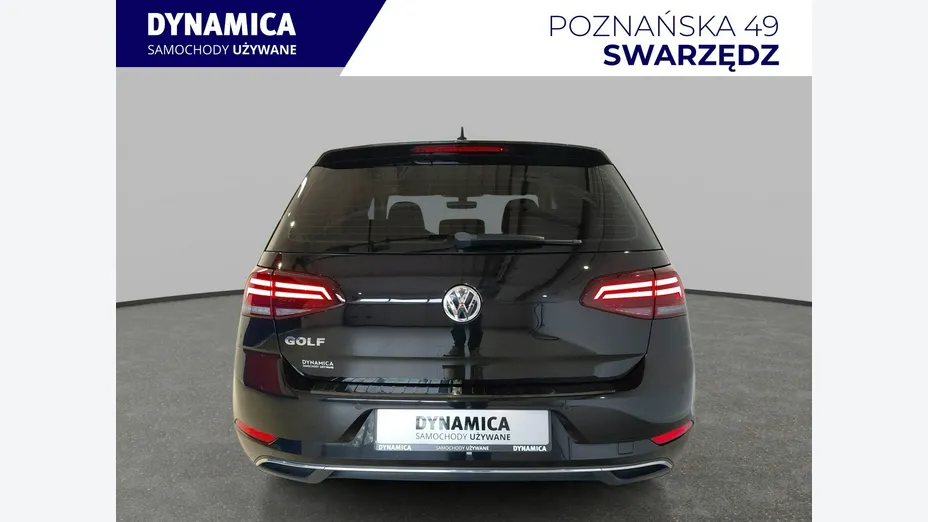 VOLKSWAGEN Golf -