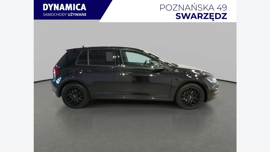 VOLKSWAGEN Golf -