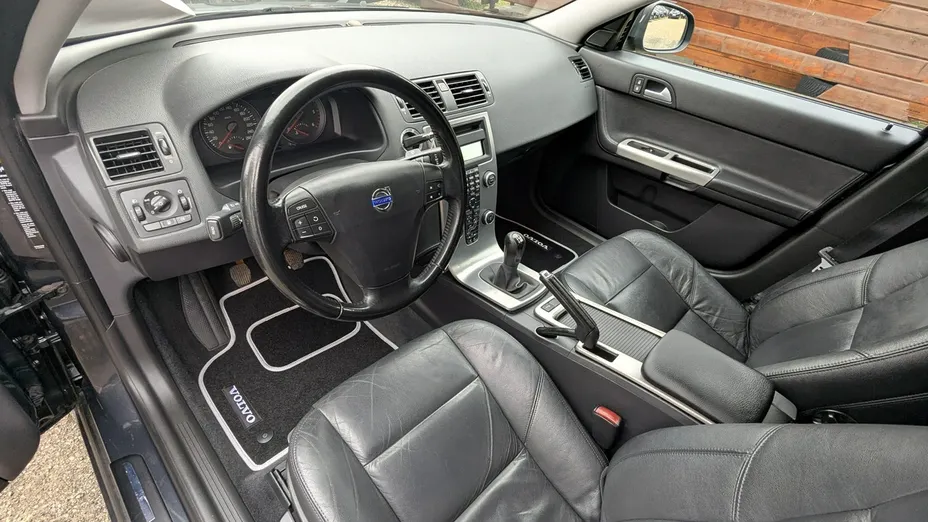VOLVO S40 -