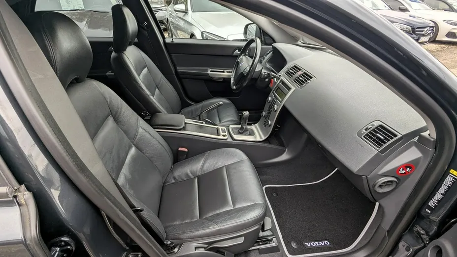 VOLVO S40 -