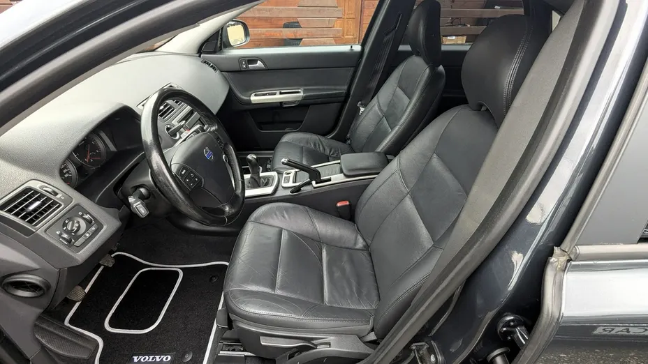VOLVO S40 -