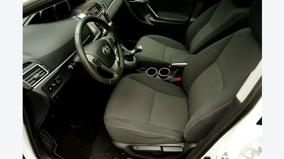 TOYOTA Verso -